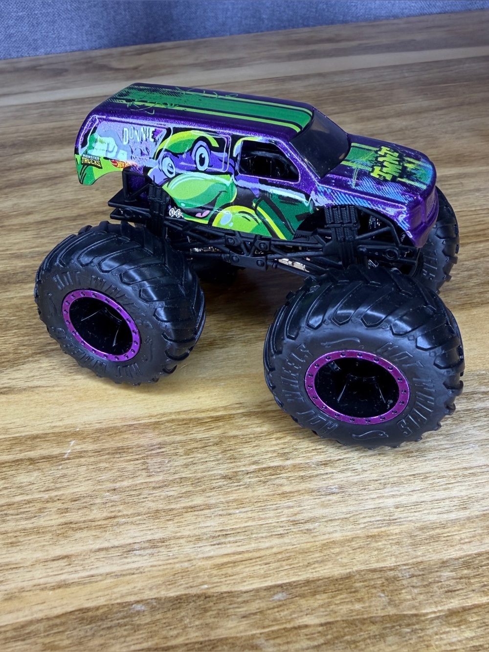 Hot Wheels Monster Truck Teenage Mutant Ninja Turtles Donnie TMNT Toy